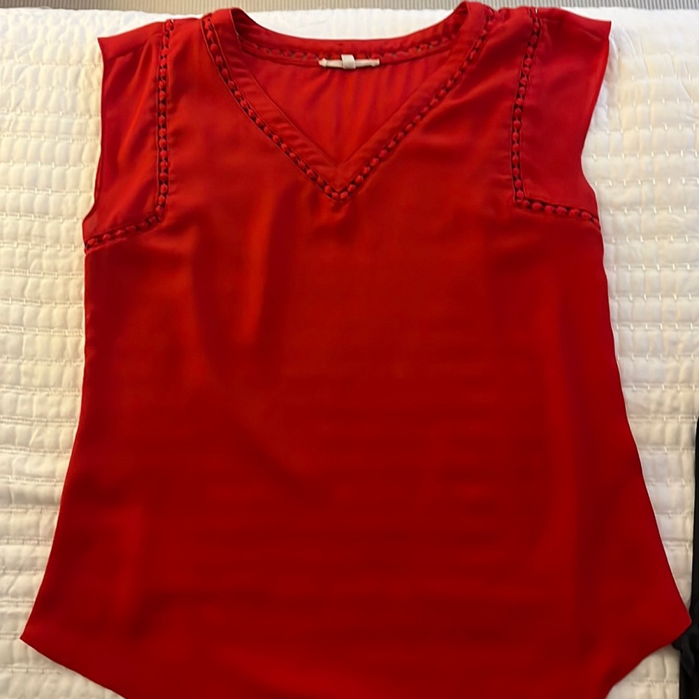 Red top size small